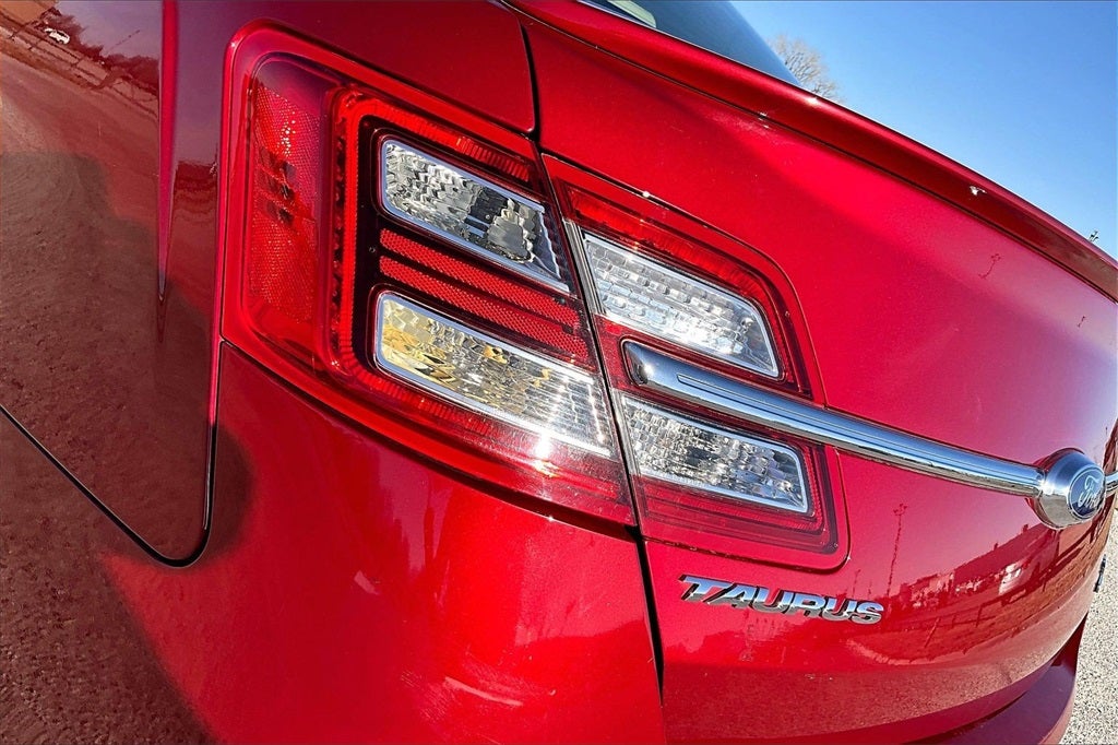 2017 Ford Taurus SEL