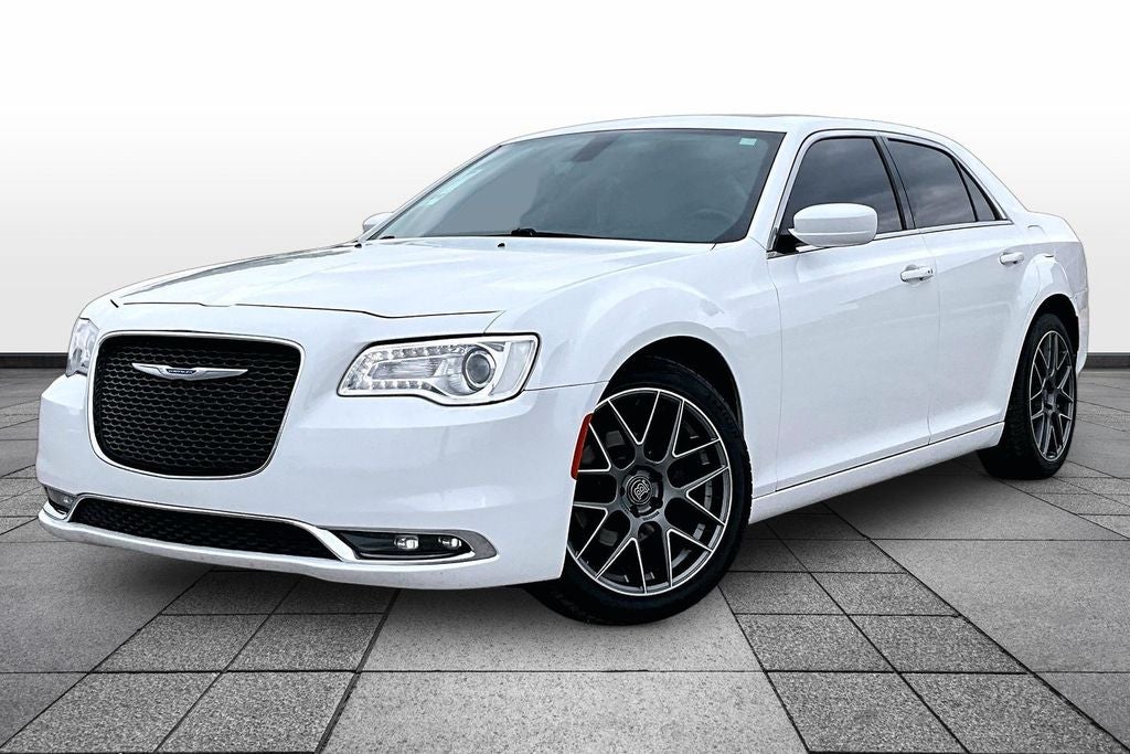 2018 Chrysler 300 Touring L's photo