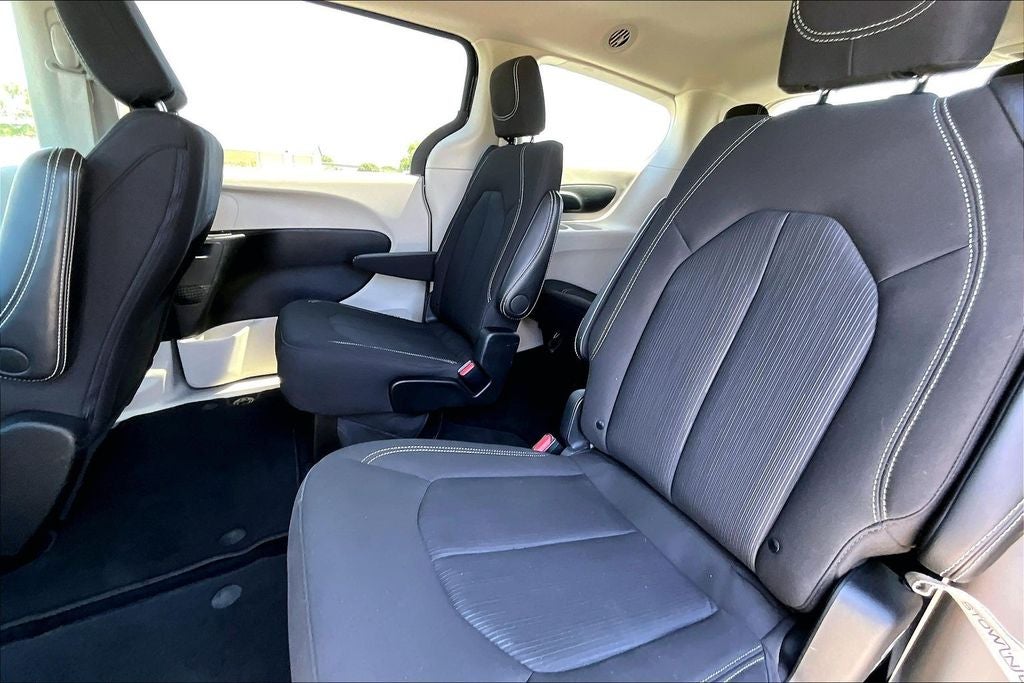 2024 Chrysler Voyager LX
