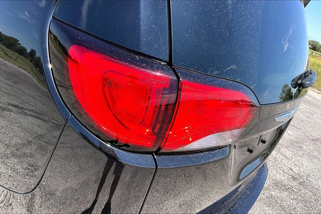 2024 Chrysler Voyager LX
