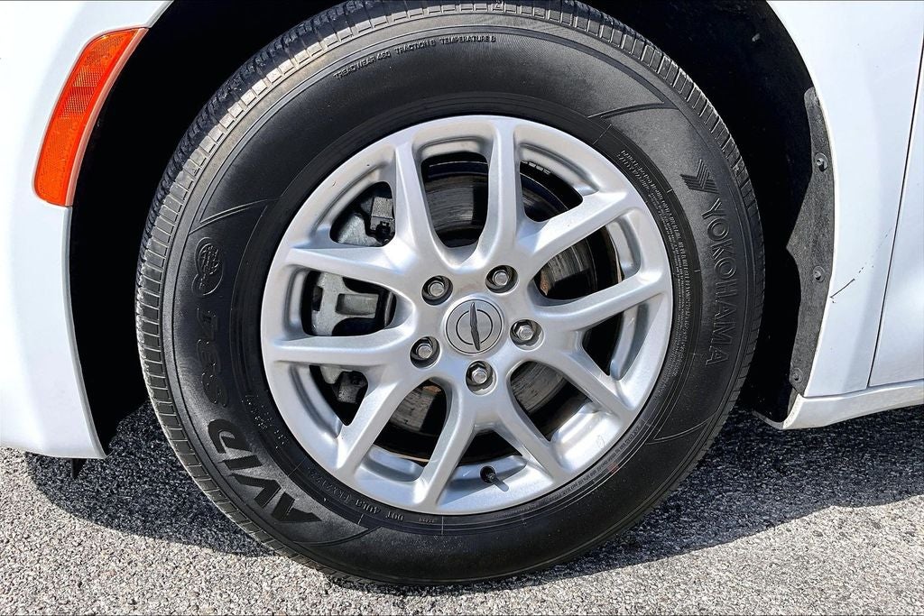 2023 Chrysler Voyager LX