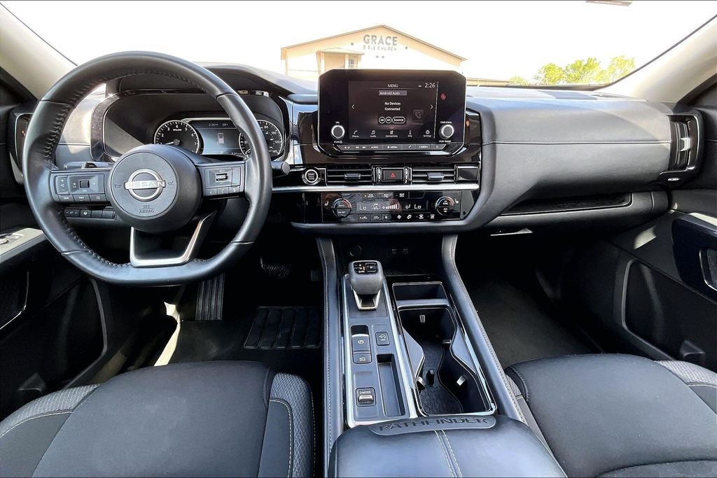 2024 Nissan Pathfinder SV