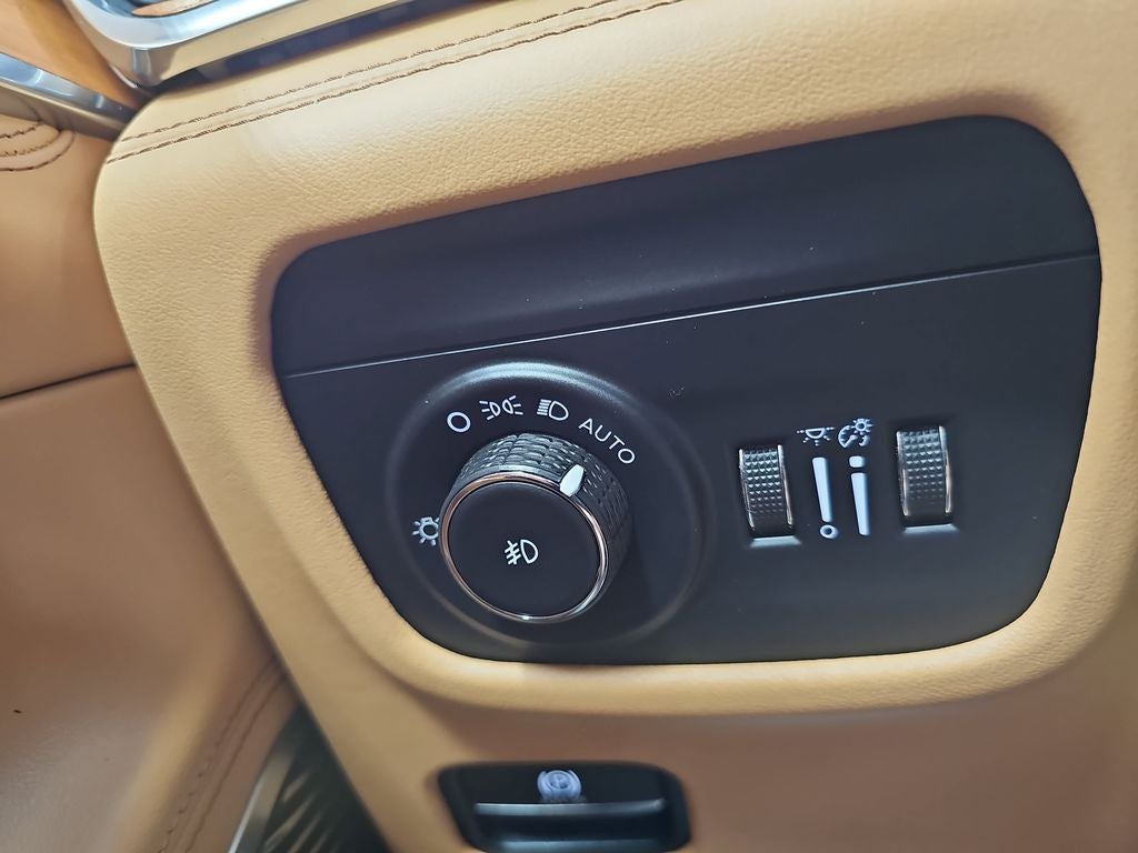 2022 Jeep Grand Cherokee Summit Reserve