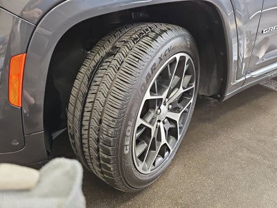 2022 Jeep Grand Cherokee Summit Reserve
