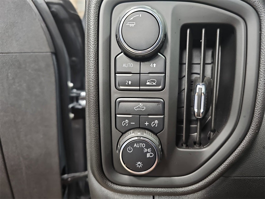 2025 Chevrolet Silverado Custom