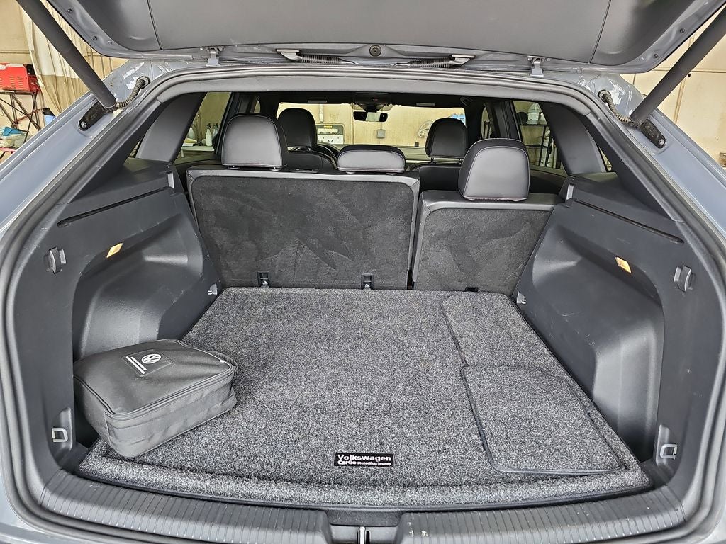 2022 Volkswagen Atlas Cross Sport 3.6L V6 SEL R-Line