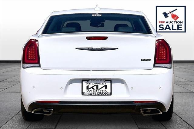2022 Chrysler 300 Touring