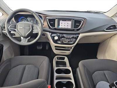2024 Chrysler Voyager LX