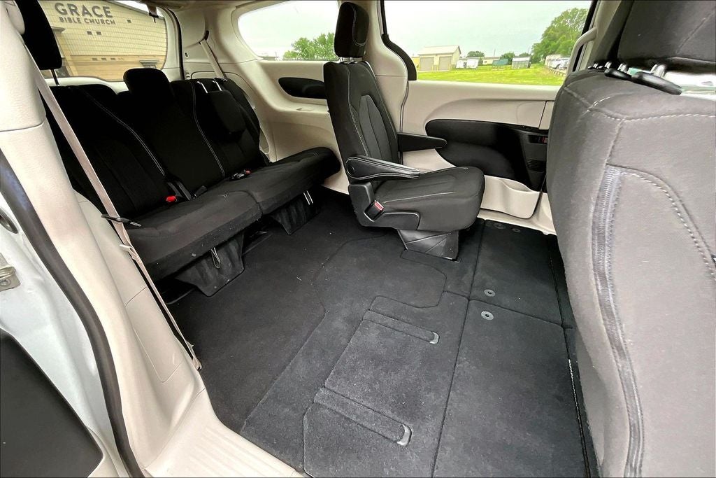 2023 Chrysler Voyager LX