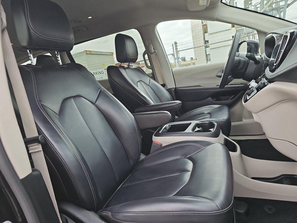 2024 Chrysler Pacifica Select