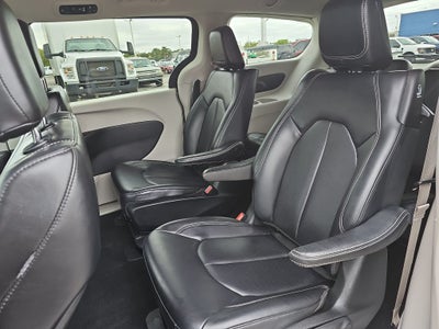 2024 Chrysler Pacifica Select