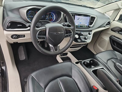 2024 Chrysler Pacifica Select