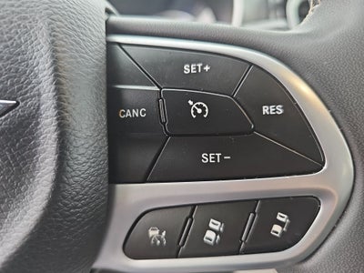 2024 Chrysler Pacifica Select
