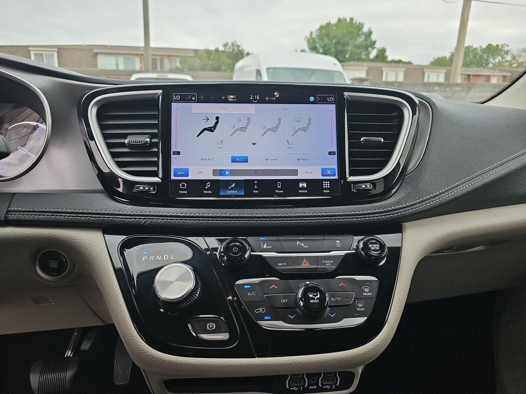 2024 Chrysler Pacifica Select