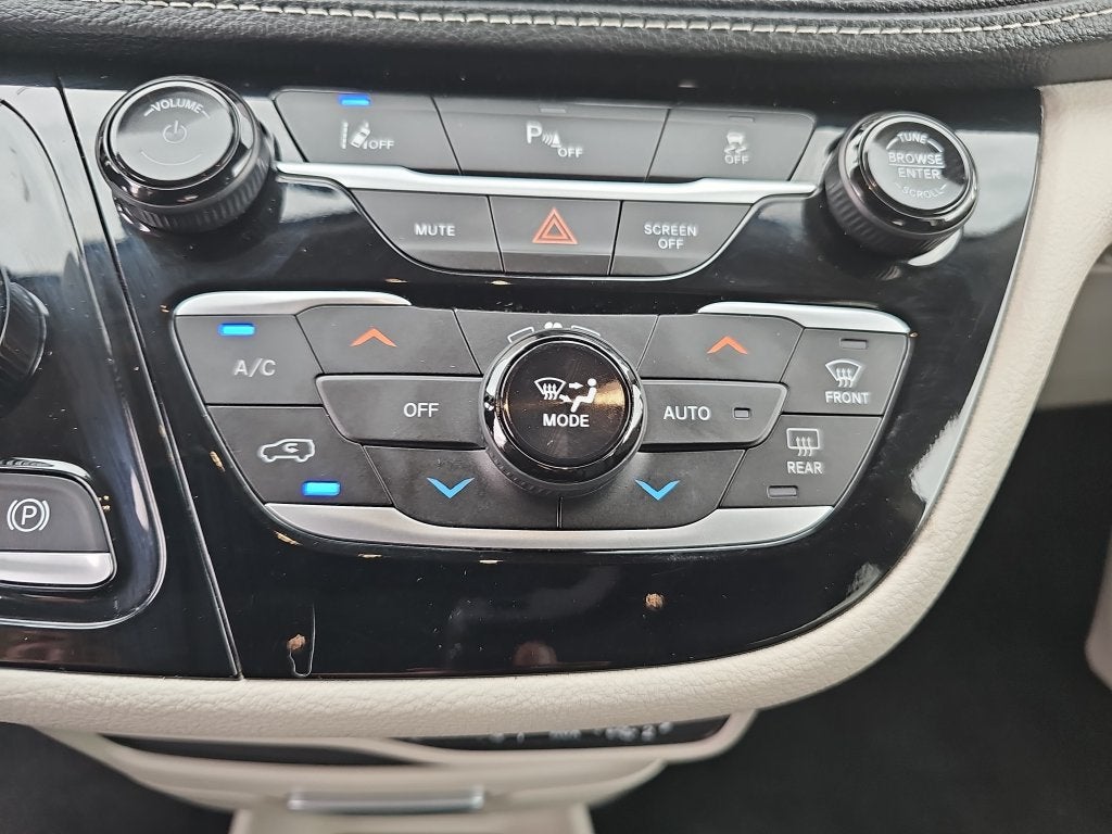 2024 Chrysler Pacifica Select