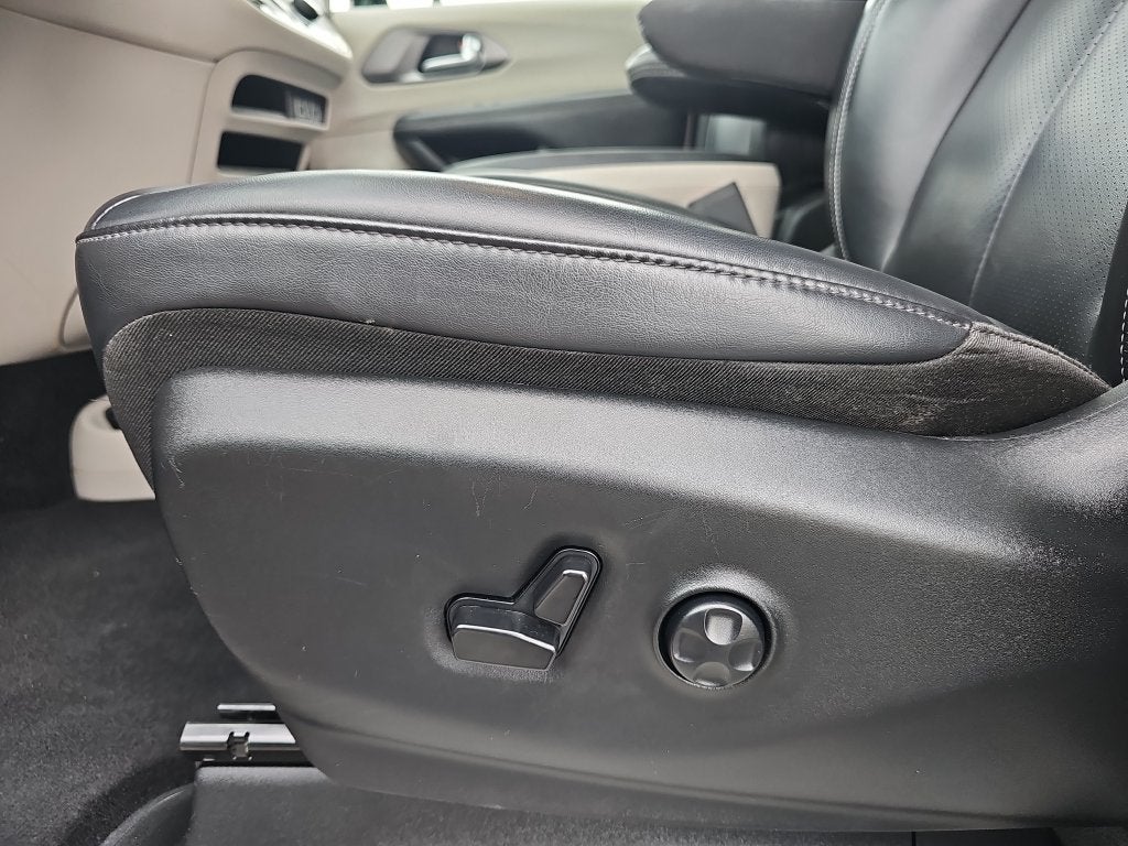 2024 Chrysler Pacifica Select