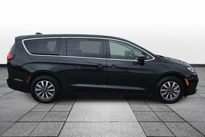 2024 Chrysler Pacifica Select