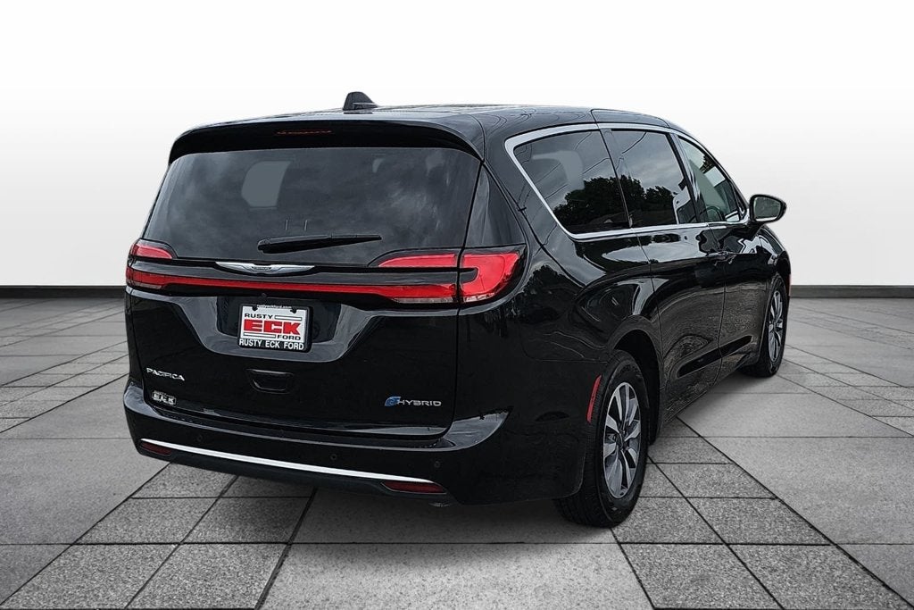 2024 Chrysler Pacifica Select