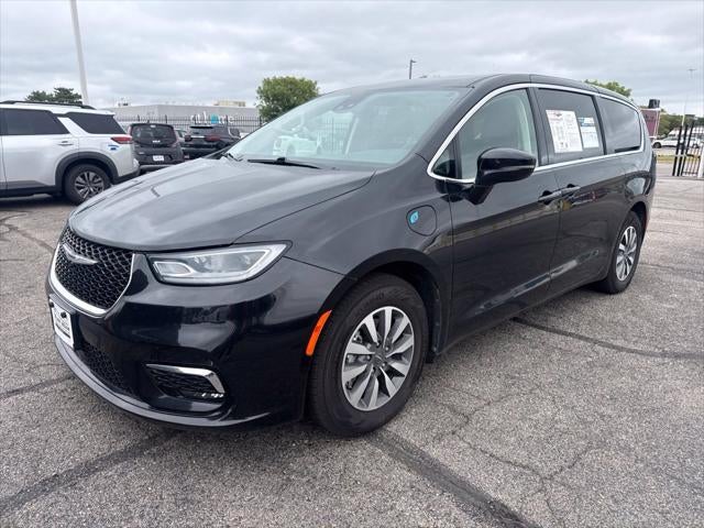 2024 Chrysler Pacifica Select