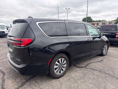 2024 Chrysler Pacifica Select