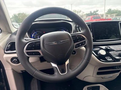 2024 Chrysler Pacifica Select