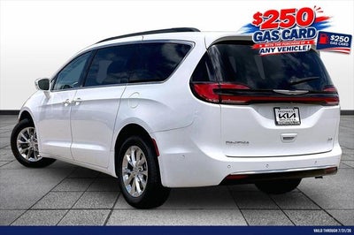 2022 Chrysler Pacifica Touring L