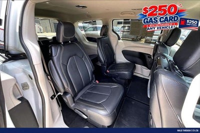 2022 Chrysler Pacifica Touring L