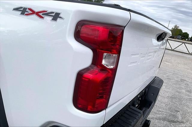 2023 Chevrolet Silverado HD Custom