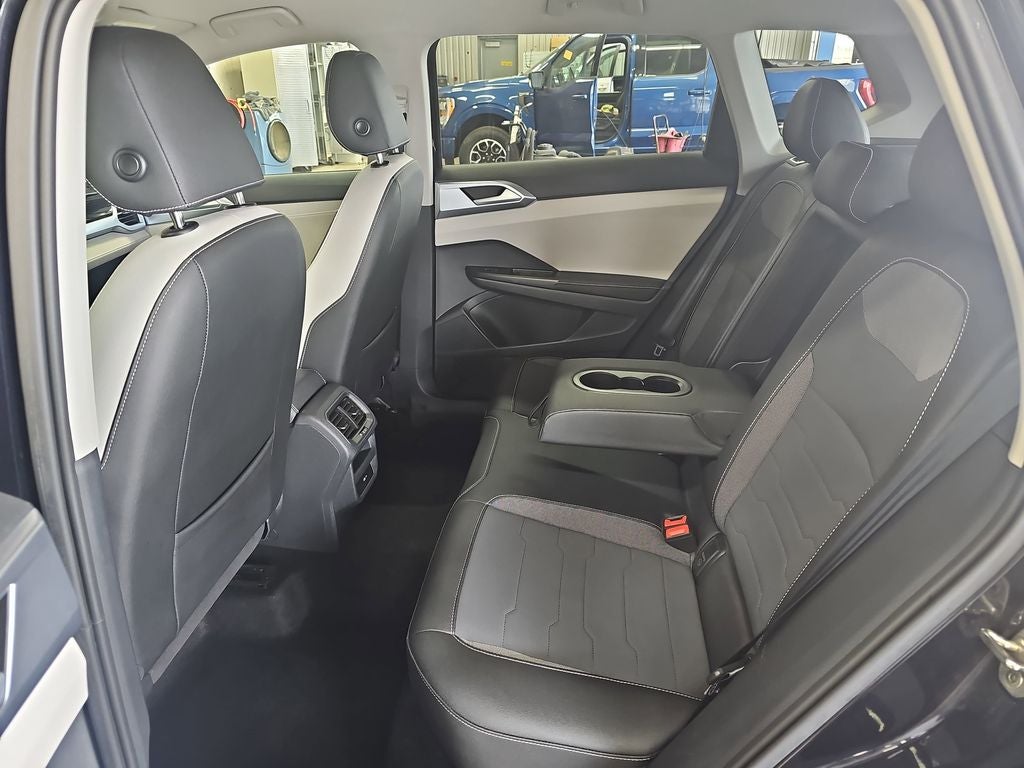 2025 Volkswagen Taos 1.5T SE