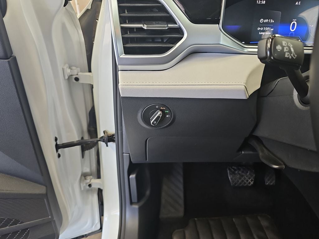 2025 Volkswagen Taos 1.5T SE