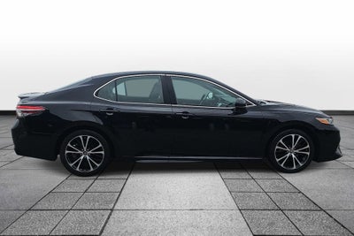 2018 Toyota CAMRY SE