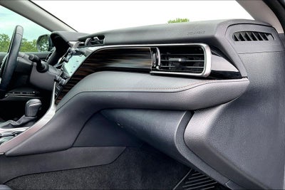 2020 Toyota Camry Hybrid XLE