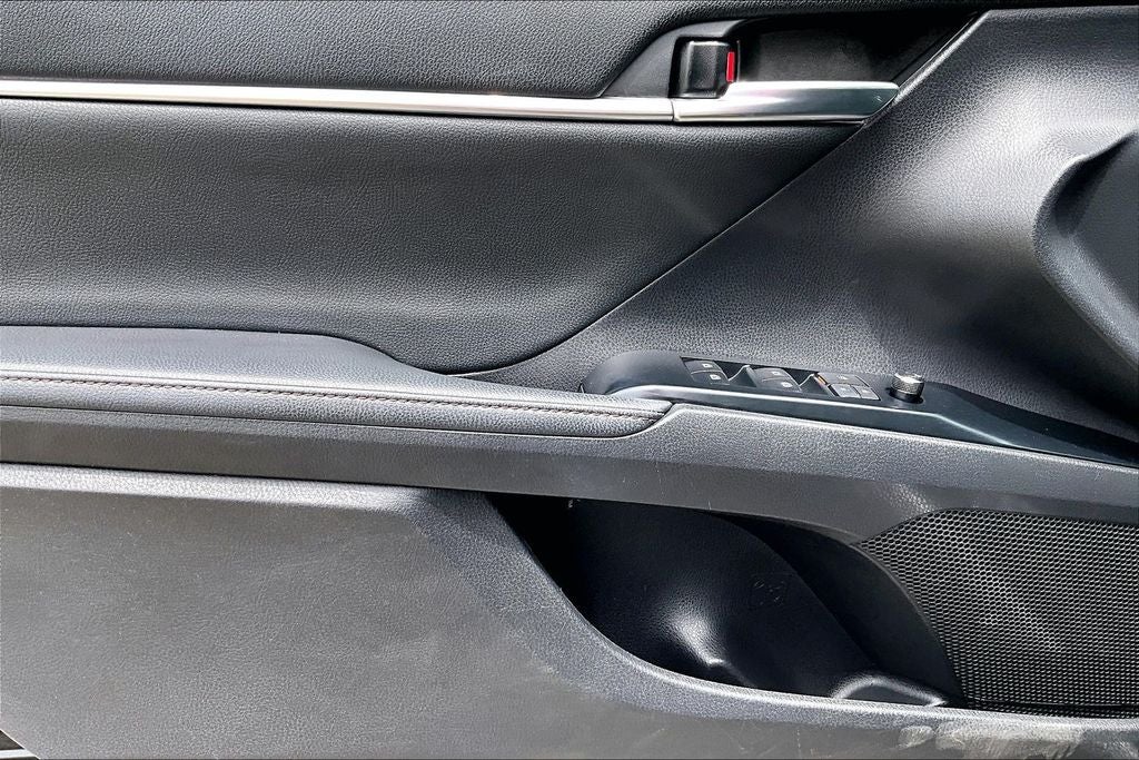 2020 Toyota Camry Hybrid XLE