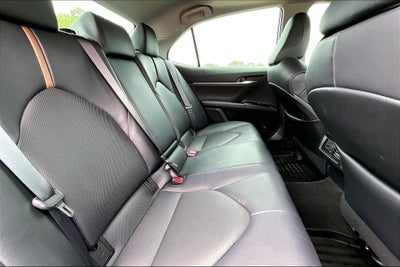 2020 Toyota Camry Hybrid XLE