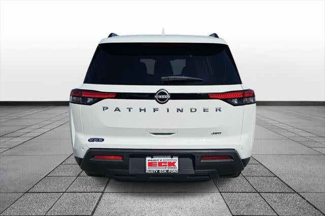 2025 Nissan Pathfinder SV
