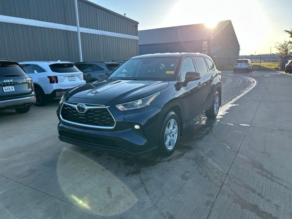 2021 Toyota HIGHLANDER LE