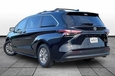 2022 Toyota SIENNA XLE XLE 8 Passenger