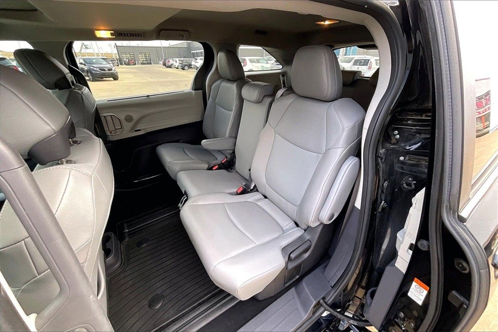 2022 Toyota SIENNA XLE XLE 8 Passenger