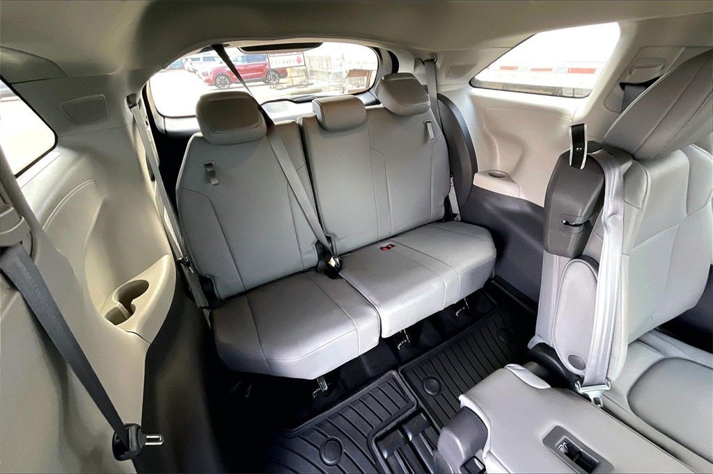2022 Toyota SIENNA XLE XLE 8 Passenger