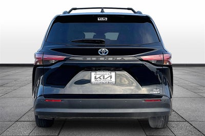 2022 Toyota SIENNA XLE XLE 8 Passenger