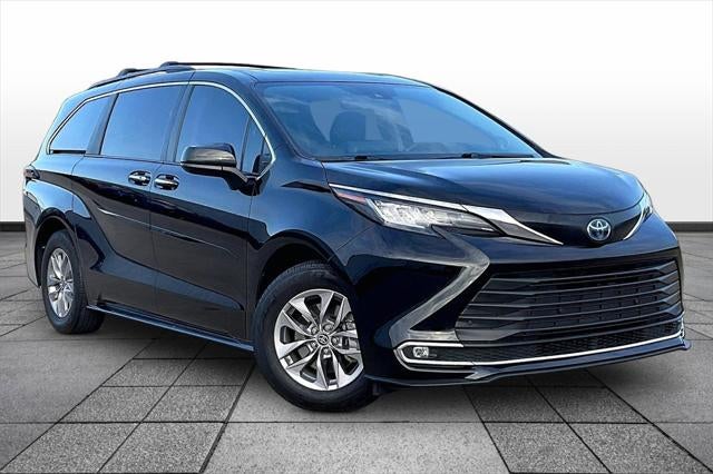 2022 Toyota SIENNA XLE XLE 8 Passenger