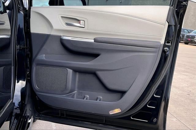 2022 Toyota SIENNA XLE XLE 8 Passenger