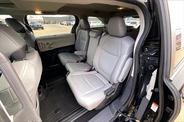 2022 Toyota SIENNA XLE XLE 8 Passenger