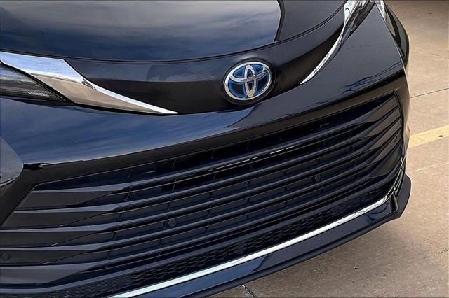 2022 Toyota SIENNA XLE XLE 8 Passenger