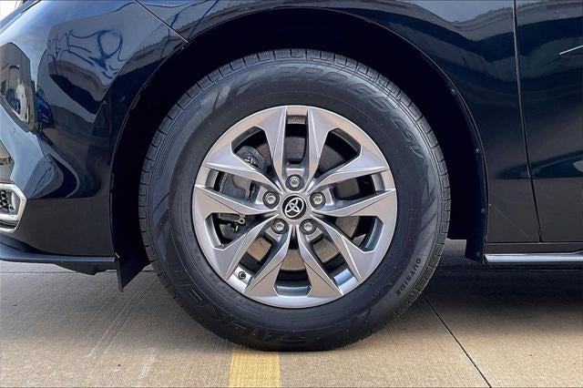 2022 Toyota SIENNA XLE XLE 8 Passenger