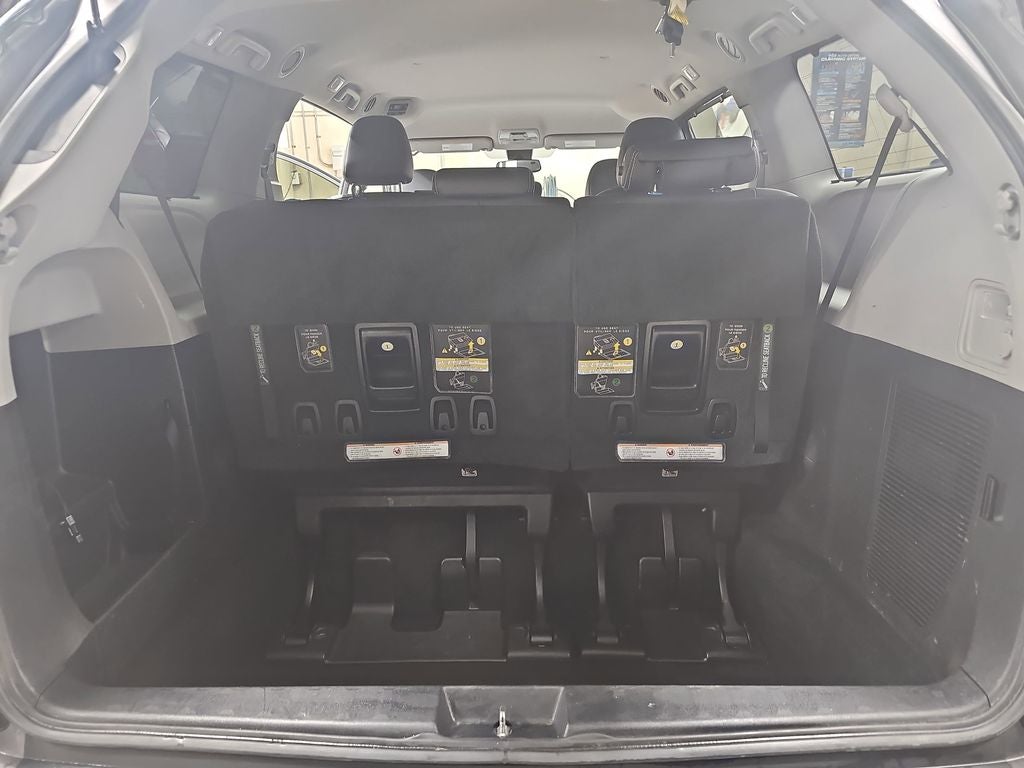 2018 Toyota SIENNA SE 3.5L SE 8 Passenger