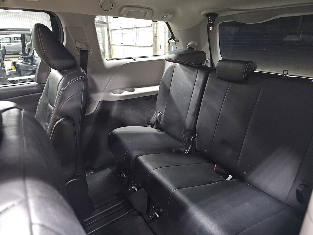 2018 Toyota SIENNA SE 3.5L SE 8 Passenger