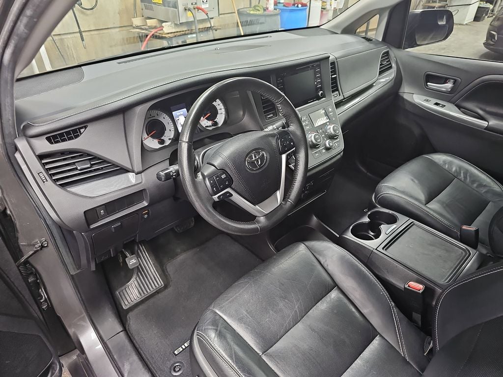 2018 Toyota SIENNA SE 3.5L SE 8 Passenger