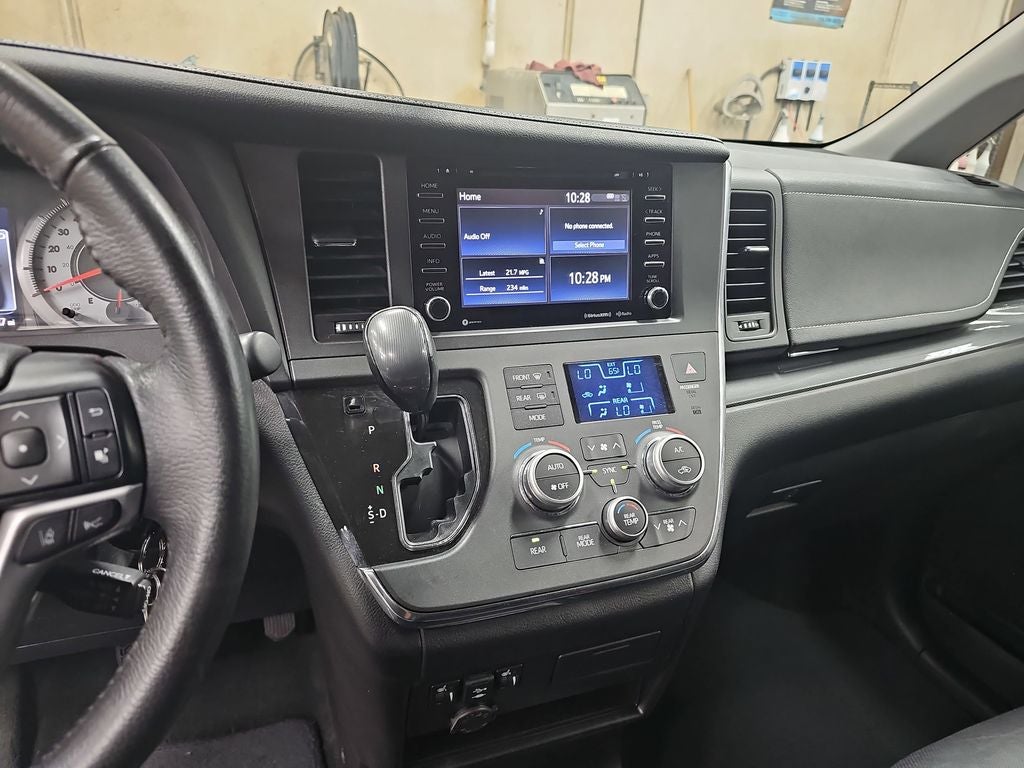 2018 Toyota SIENNA SE 3.5L SE 8 Passenger