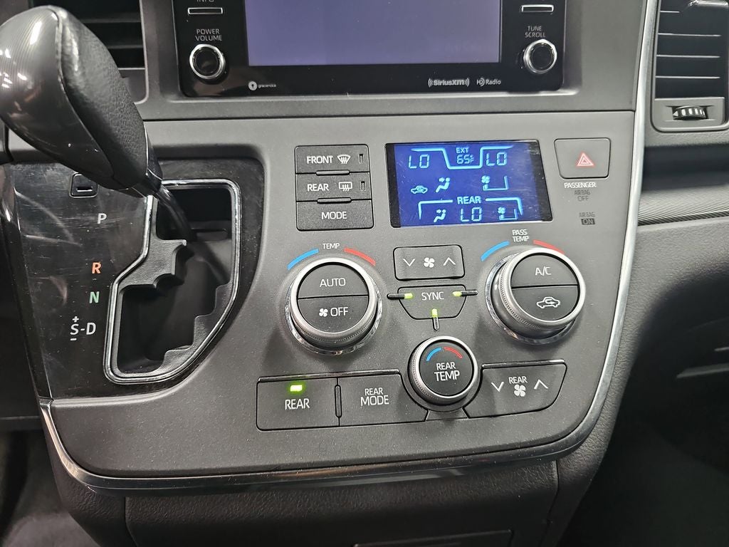2018 Toyota SIENNA SE 3.5L SE 8 Passenger
